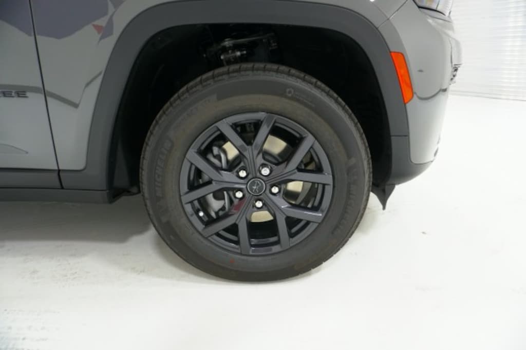 New 2027 Jeep Grand Cherokee Laredo Altitude Sport Utility