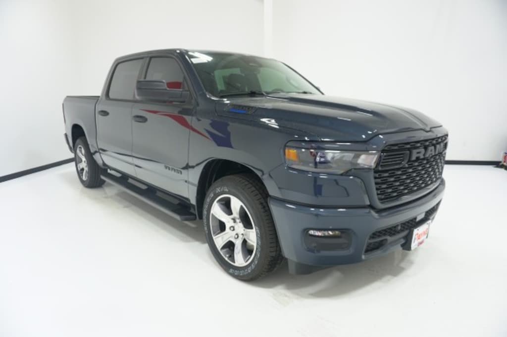 New 2026 Ram 1500 EXPRESS CREW CAB 4X2 5'7 BOX Pickup