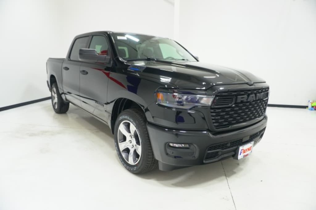 New 2025 Ram 1500 TRADESMAN CREW CAB 4X2 5'7 BOX Pickup