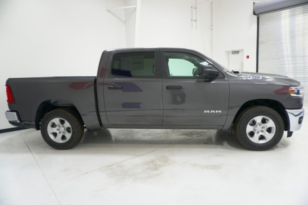 New 2025 Ram 1500 TRADESMAN CREW CAB 4X2 5'7 BOX Pickup