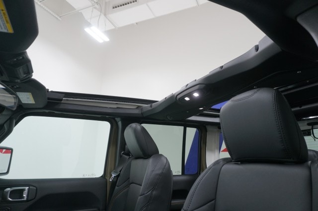 2026 Jeep Wrangler 4-Door Sahara - Photo 19