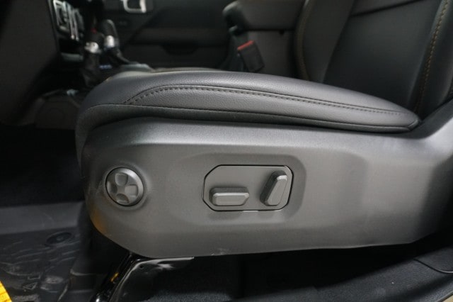 2026 Jeep Wrangler 4-Door Sahara - Photo 17