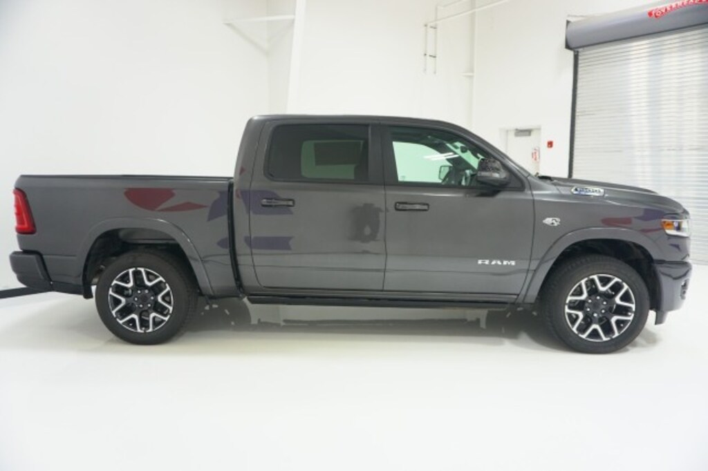 New 2026 Ram 1500 LARAMIE CREW CAB 4X4 5'7 BOX Pickup