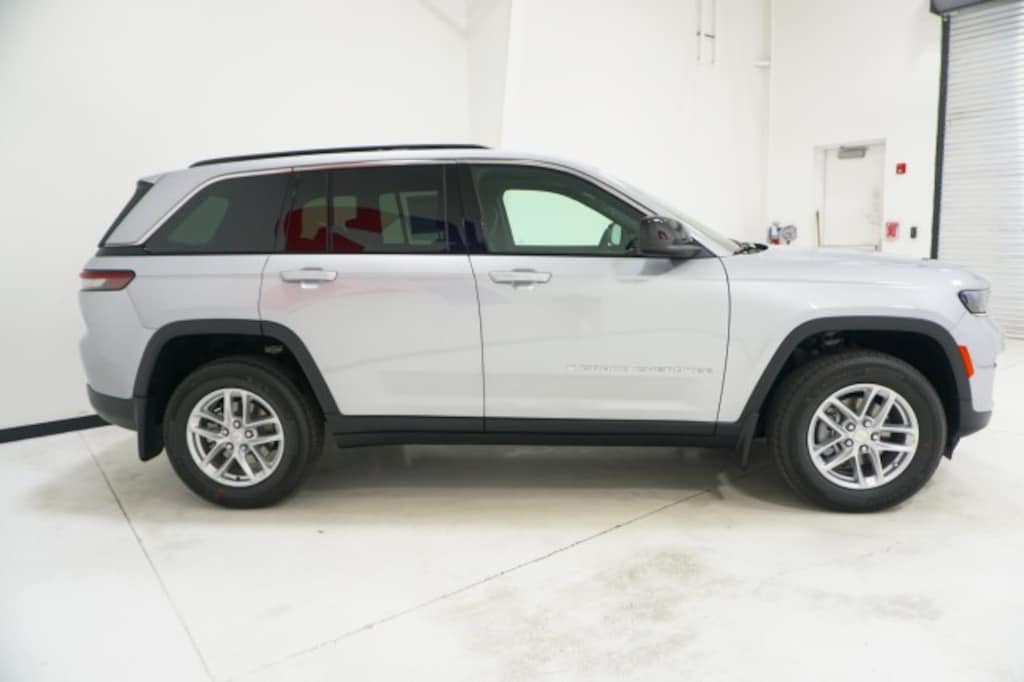 New 2025 Jeep Grand Cherokee LAREDO X 4X2 Sport Utility