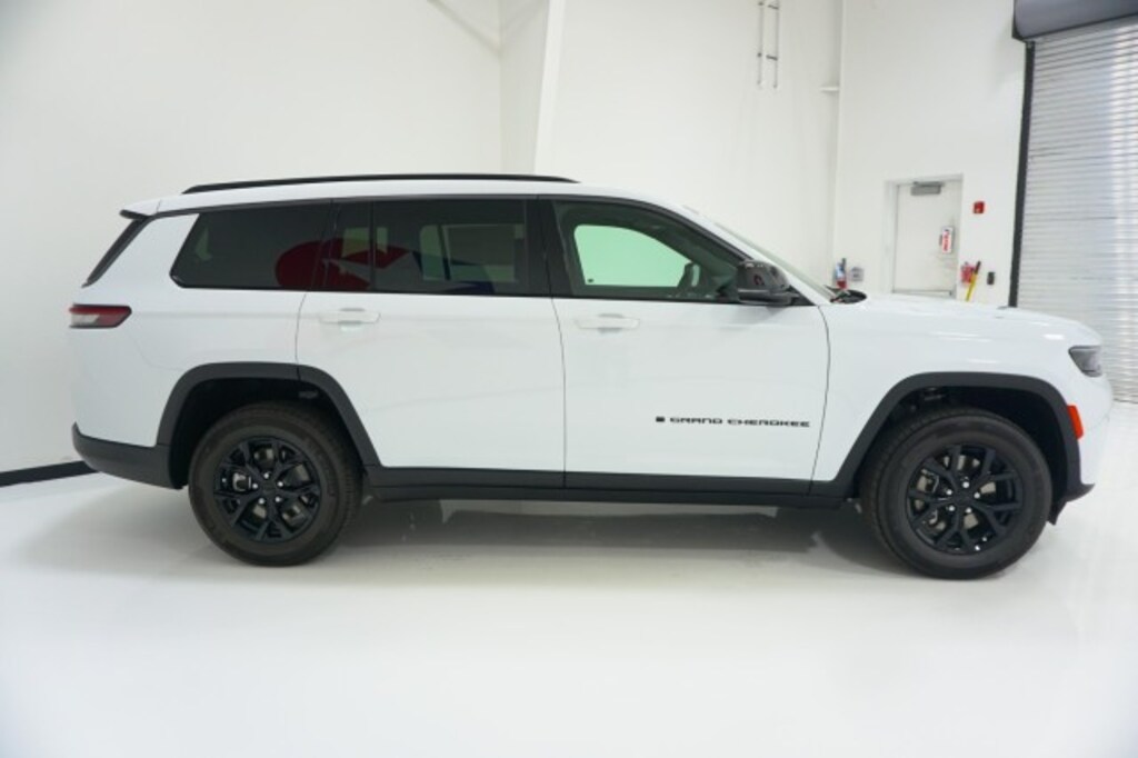New 2026 Jeep Grand Cherokee L Altitude 4x2 Sport Utility