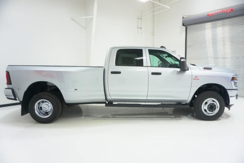 New 2027 Ram 3500 TRADESMAN CREW CAB 4X4 Pickup