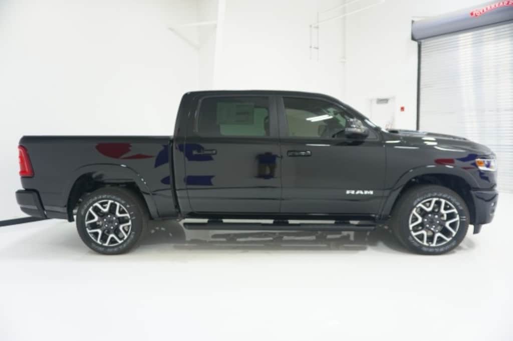 New 2026 Ram 1500 LARAMIE CREW CAB 4X2 5'7 BOX Pickup