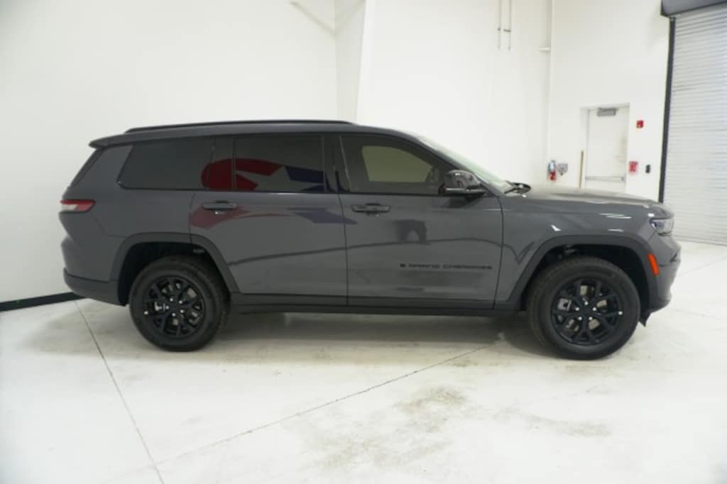 New 2025 Jeep Grand Cherokee L ALTITUDE 4X2 Sport Utility