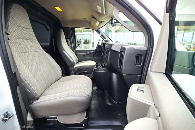 2025 GMC Savana Cargo Work Van - Photo 16