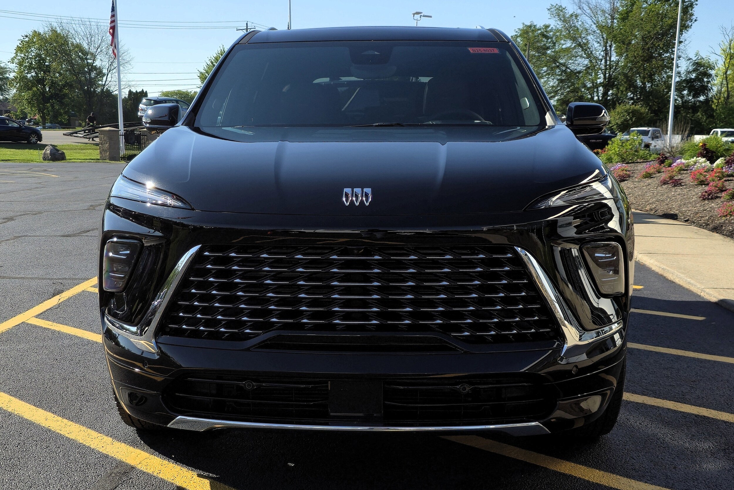 2025 Buick Enclave Avenir photo 2