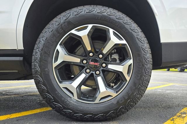 2026 GMC Yukon AT4 - Photo 12
