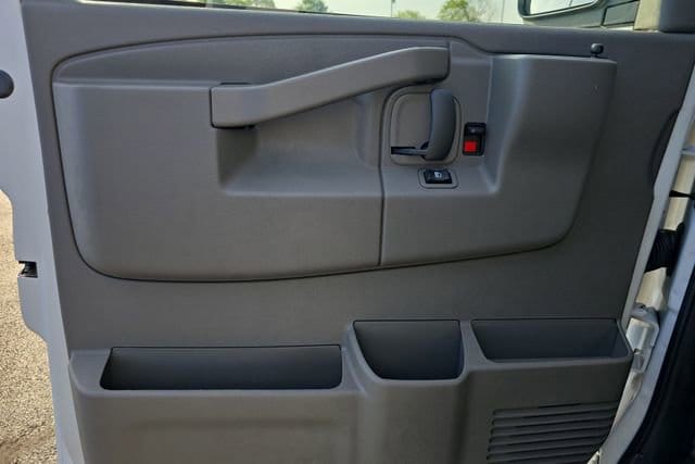 2025 GMC Savana Cargo Work Van - Photo 19