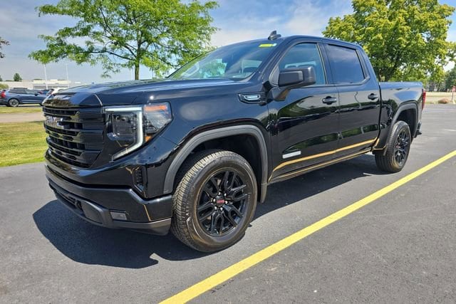 2026 GMC Sierra 4WD Crew Cab Std Box Elevation 3VL's photo