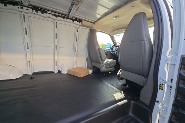 2025 GMC Savana Cargo Work Van - Photo 18