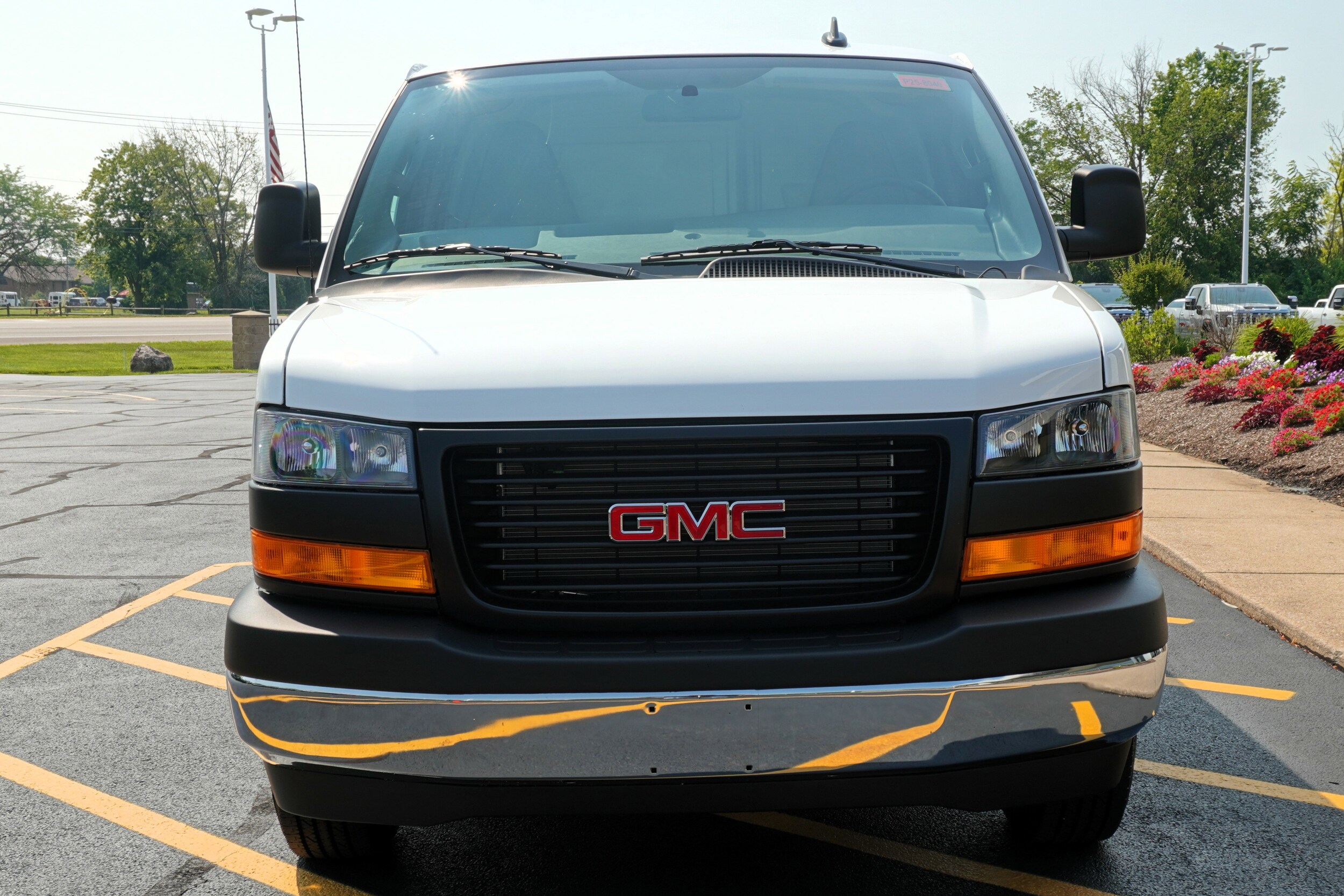2025 Gmc Savana Cargo 3500 photo 2