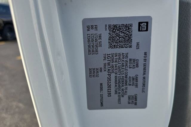 2025 GMC Savana Cargo Work Van - Photo 29