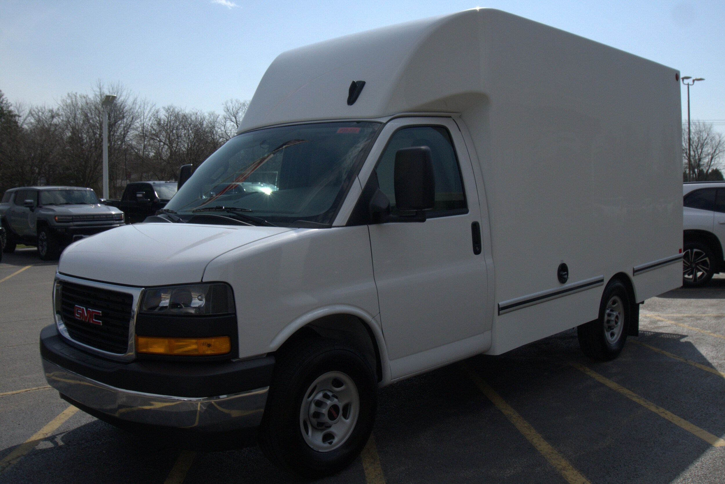 2025 Gmc Savana Cutaway 3500 photo 3
