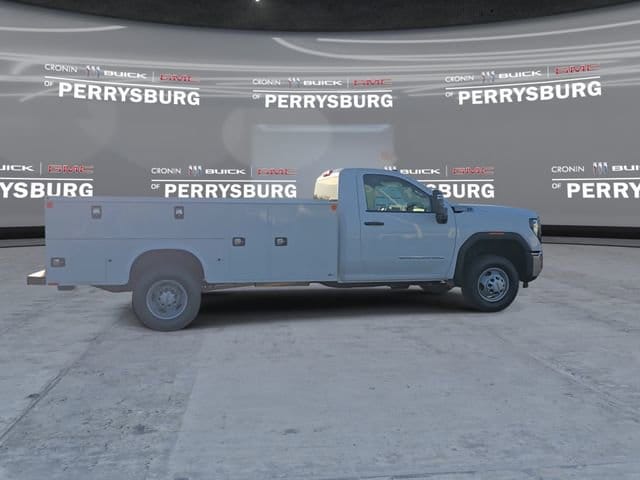 2026 GMC Sierra 3500HD Pro - Photo 9