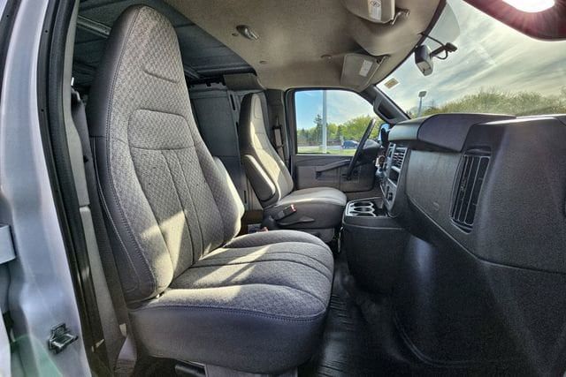 2025 GMC Savana Cargo Work Van - Photo 23