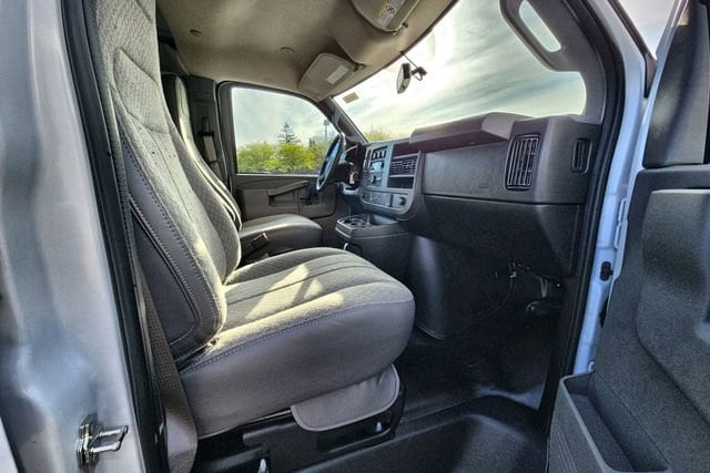 2025 GMC Savana Cargo Work Van - Photo 24