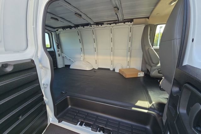2025 GMC Savana Cargo Work Van - Photo 22