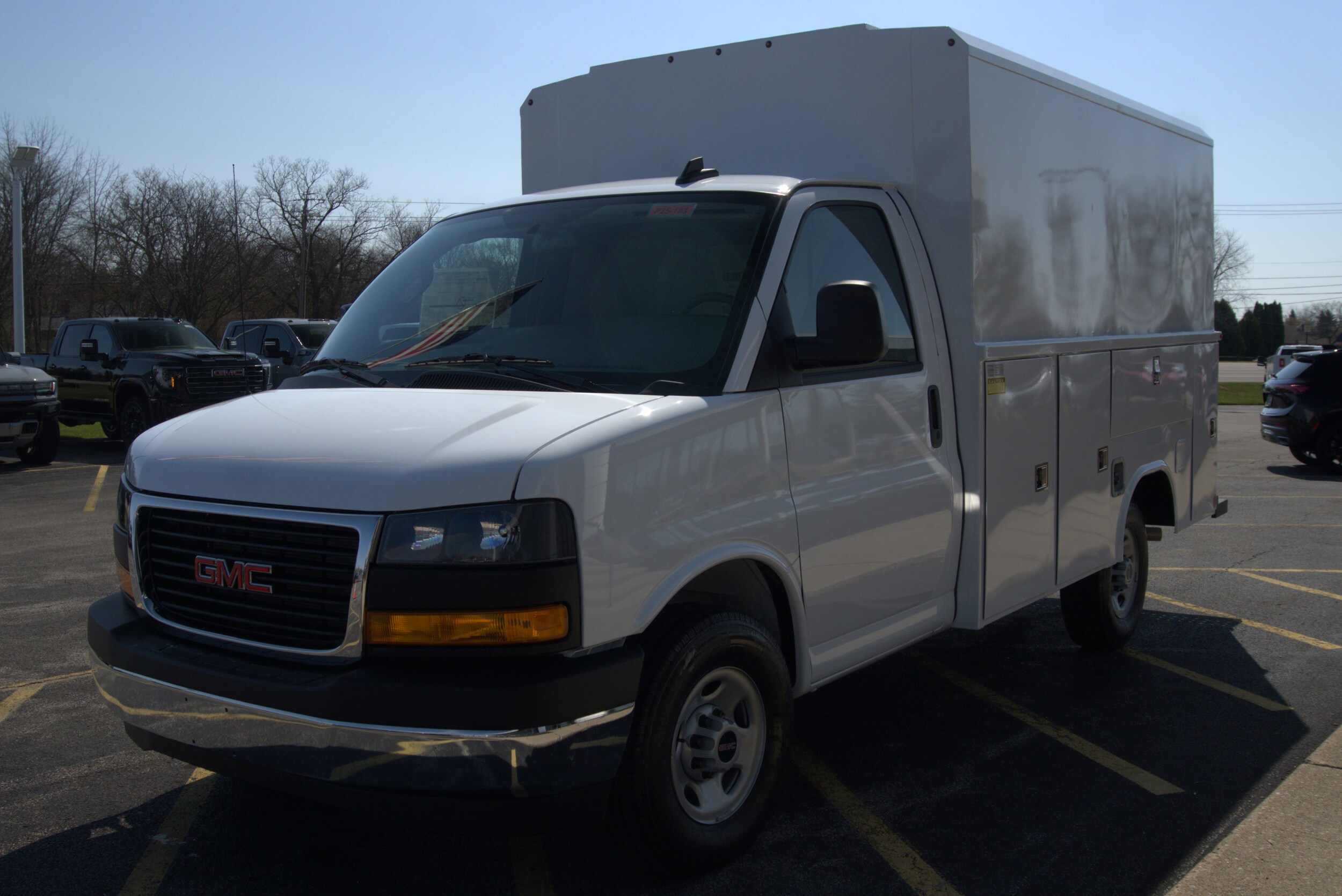 2025 Gmc Savana 3500 Cutaway photo 3