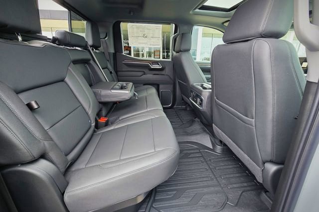 2026 GMC Sierra 1500 SLT - Photo 18