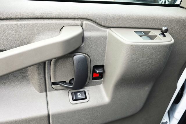 2025 GMC Savana Cargo Work Van - Photo 17