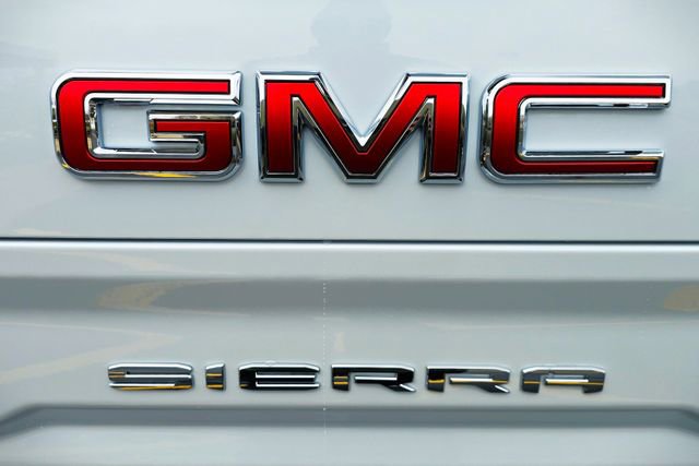 2026 GMC Sierra 1500 SLT - Photo 35