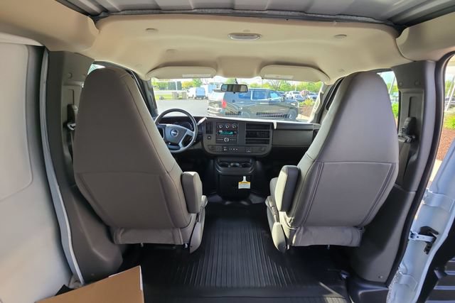2025 GMC Savana Cargo Work Van - Photo 17