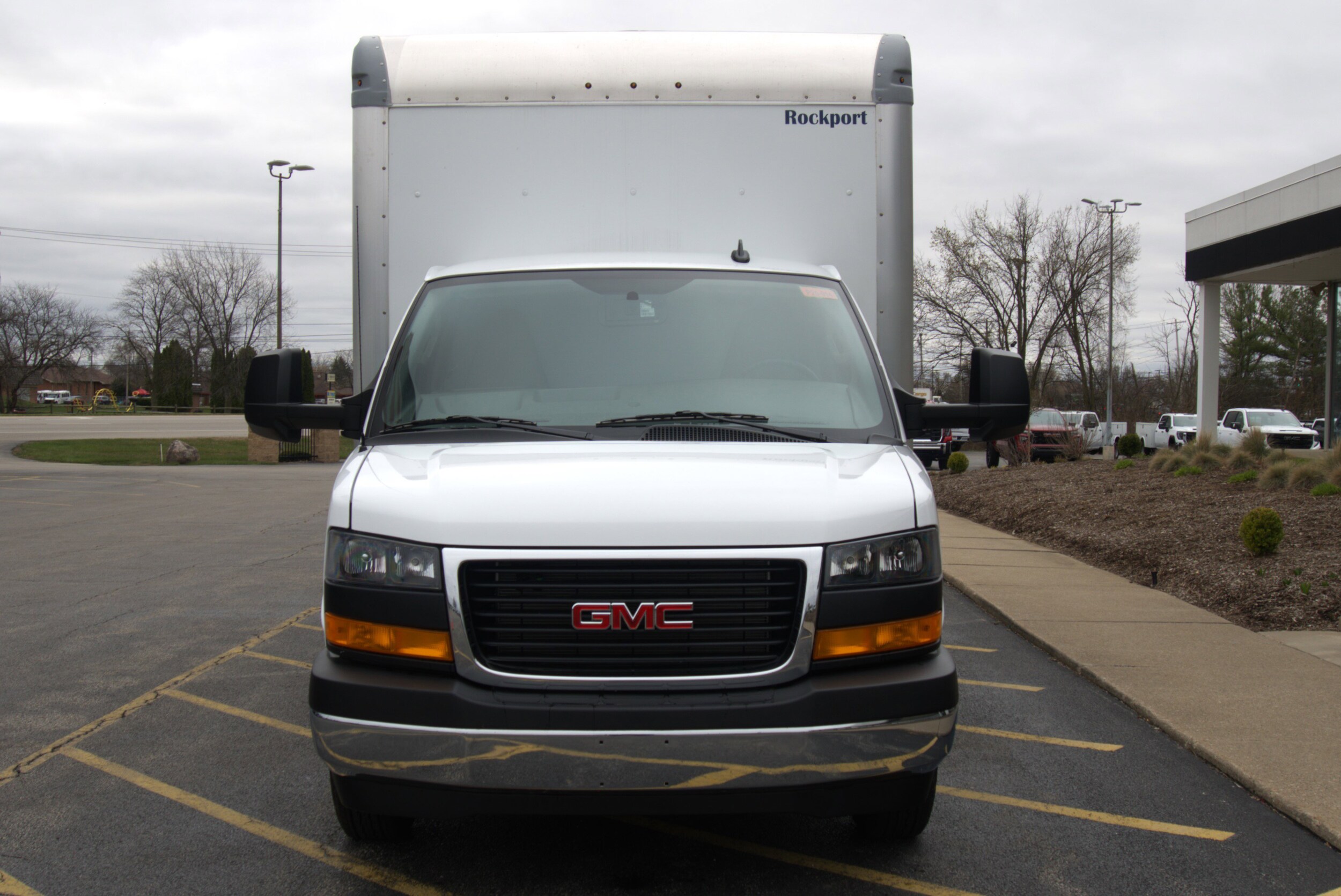 2025 Gmc Savana 3500 Cutaway photo 2