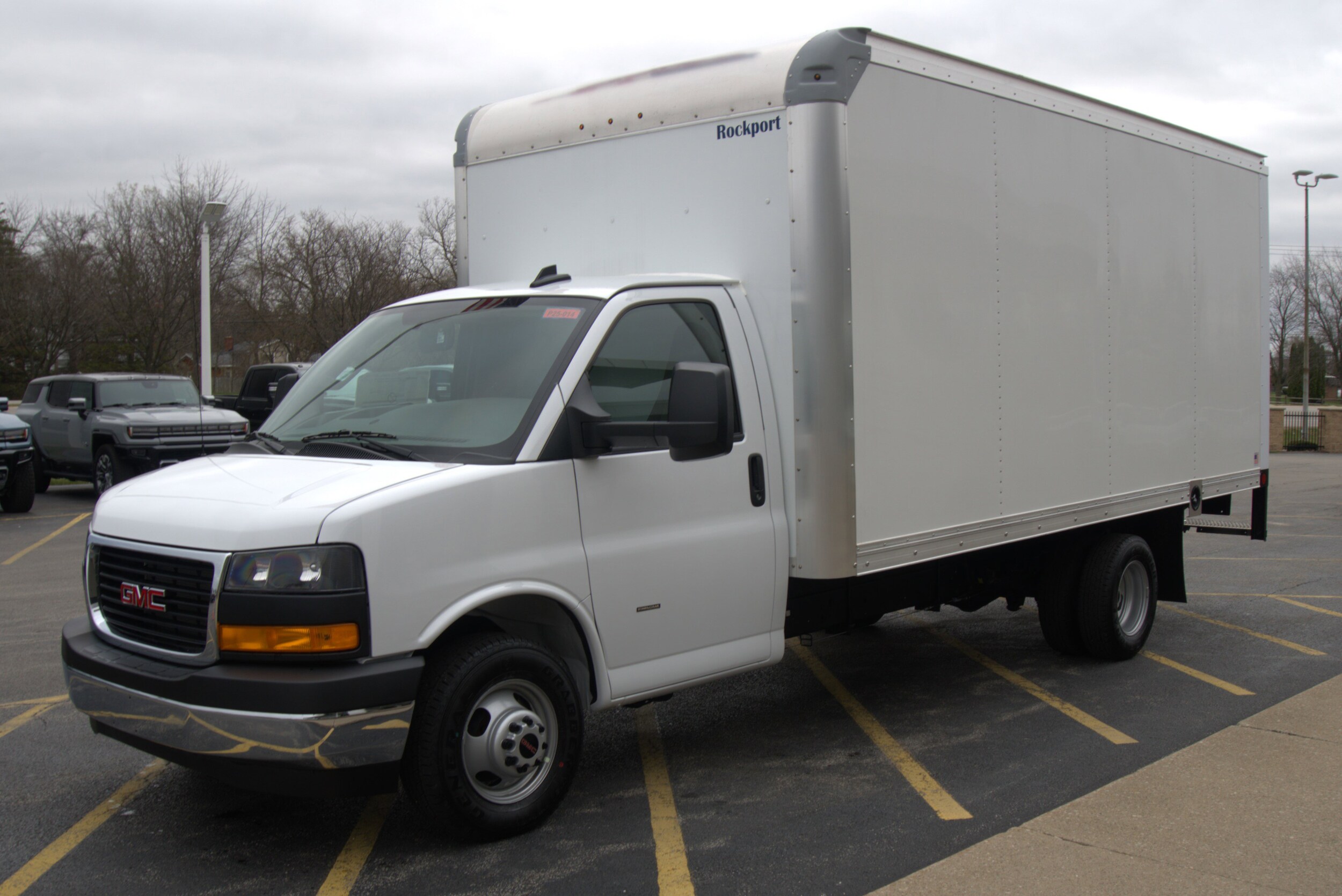 2025 Gmc Savana 3500 Cutaway photo 3