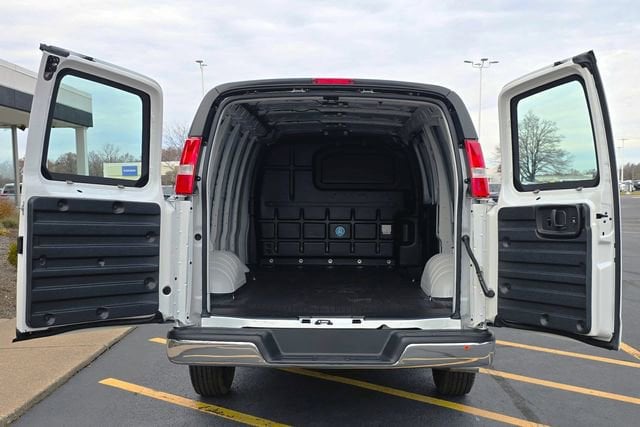 2025 GMC Savana Cargo Work Van - Photo 8