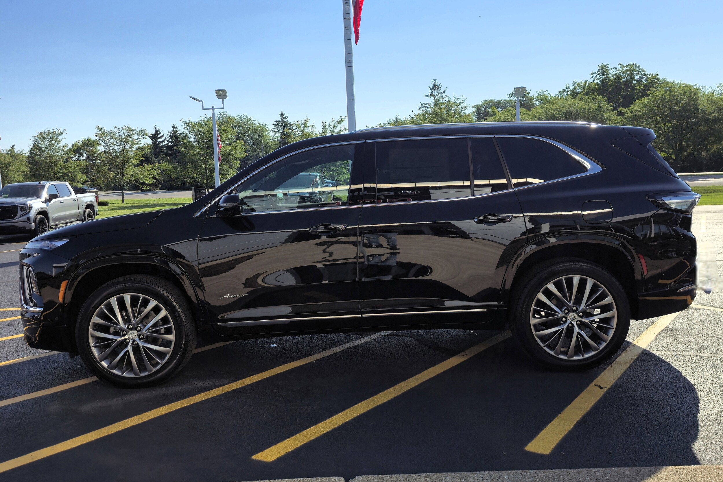 2025 Buick Enclave Avenir photo 4