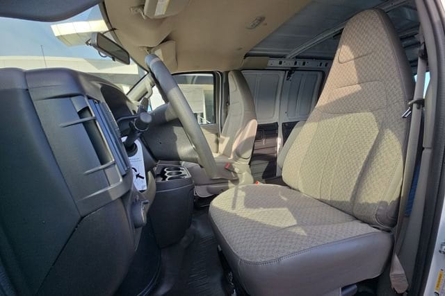 2025 GMC Savana Cargo Work Van - Photo 16