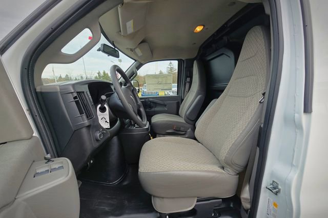 2025 GMC Savana Cargo Work Van - Photo 14