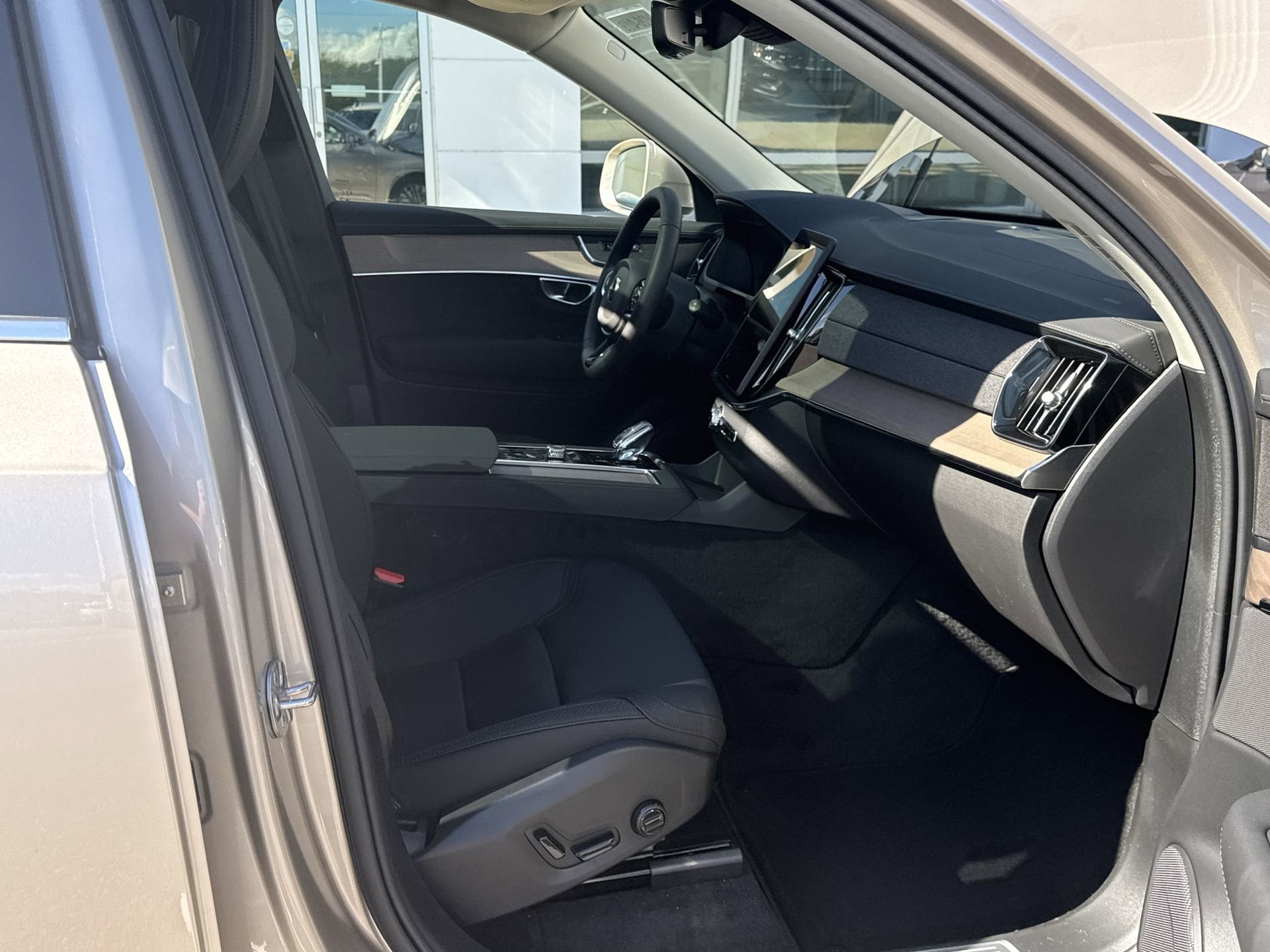 2026 Volvo XC90 Plus - Photo 27