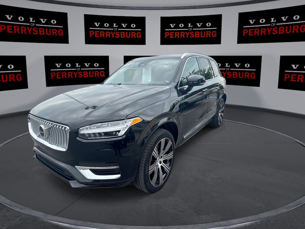 Certified 2025 Volvo XC90 plug-in hybrid T8 AWD Core w/ Climate Pkg & Panoramic Moon SUV