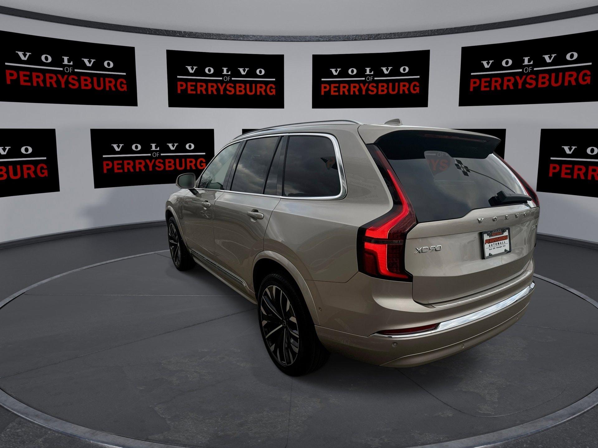 2026 Volvo XC90 Plus - Photo 6