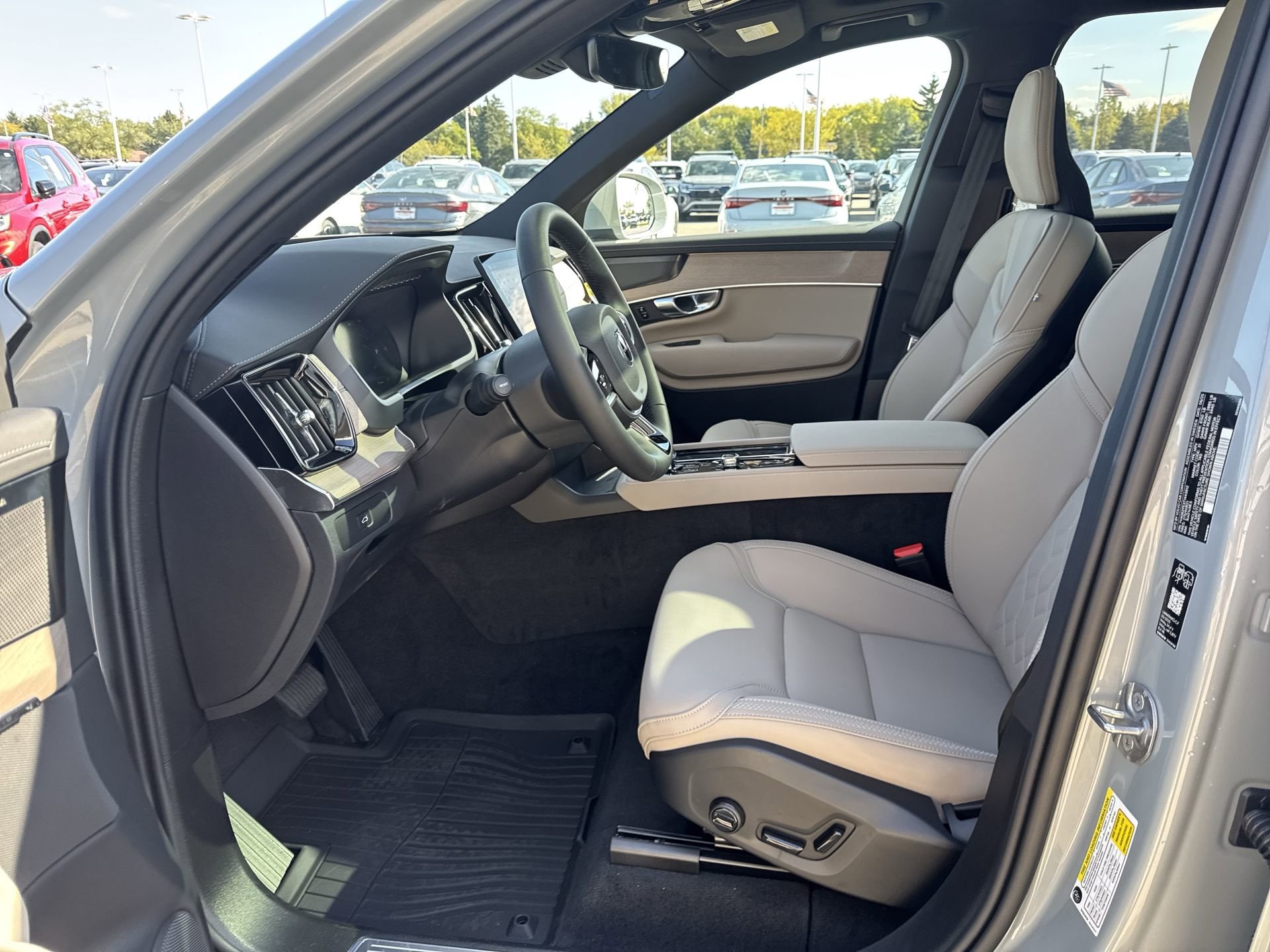 2026 Volvo XC90 Plus - Photo 20