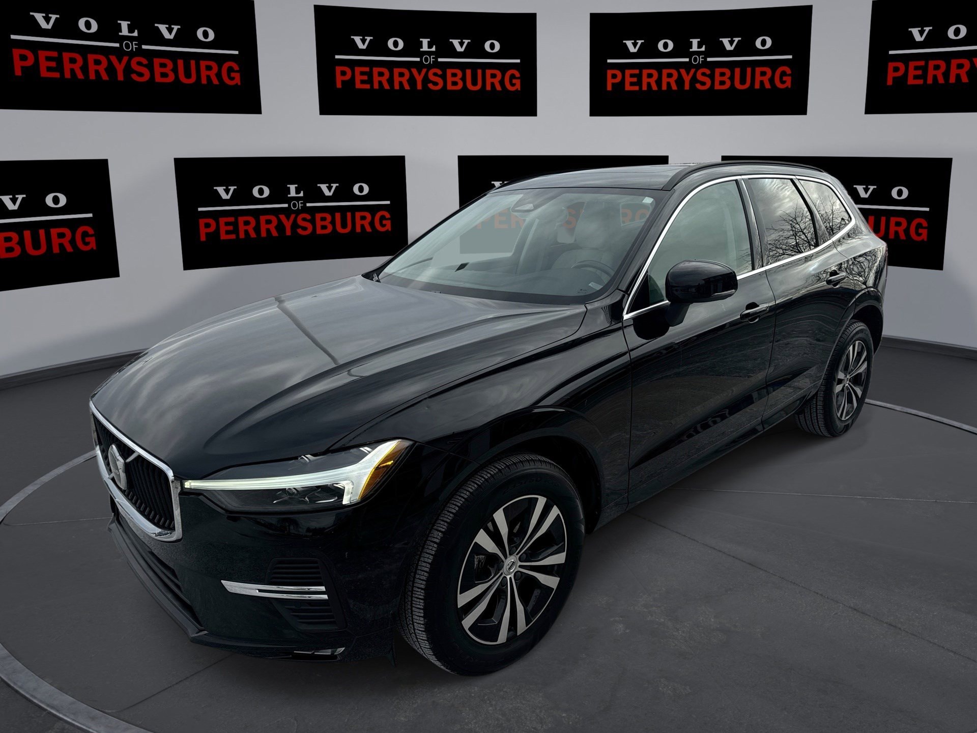 2023 Volvo XC60 Core's photo