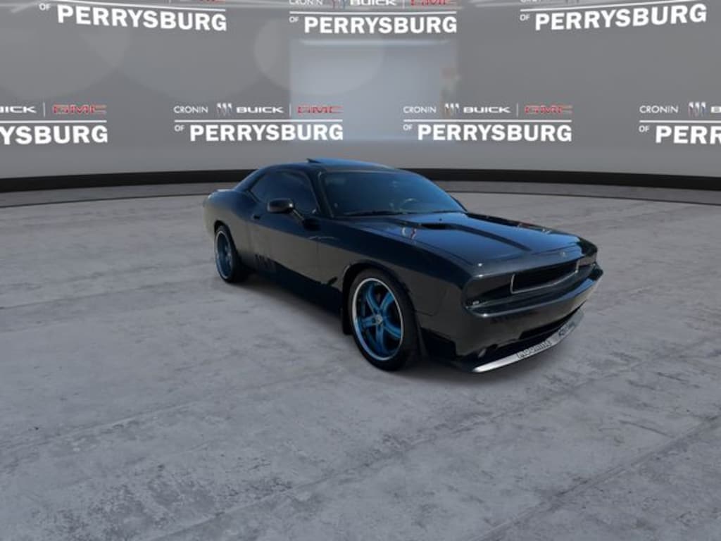 Used 2009 Dodge Challenger R/T w/ Manual Transmission & Moonroof Coupe