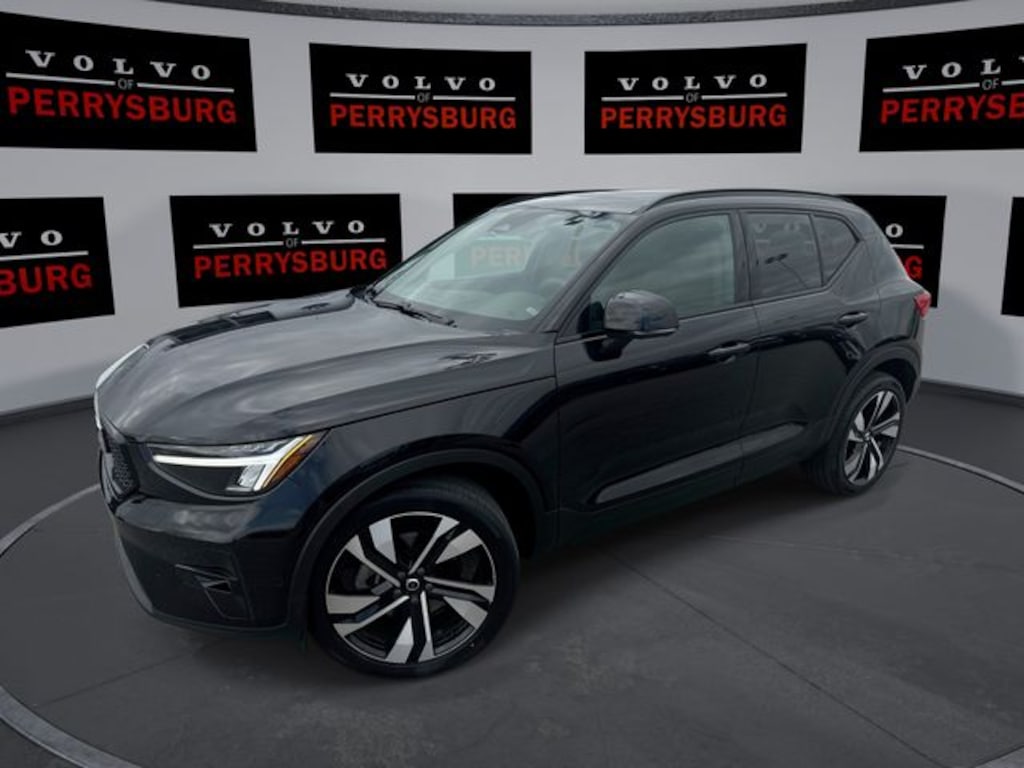 Certified 2023 Volvo XC40 B5 Plus Dark Theme SUV