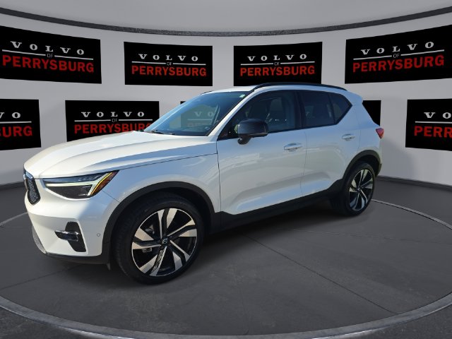 Certified 2025 Volvo XC40 B5 Plus Dark Theme SUV