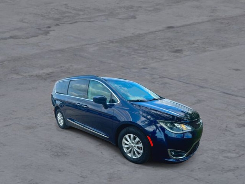 Used 2017 Chrysler Pacifica Touring L Minivan/Van