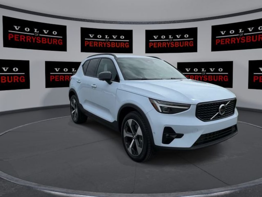 New 2026 Volvo XC40 B5 Plus SUV