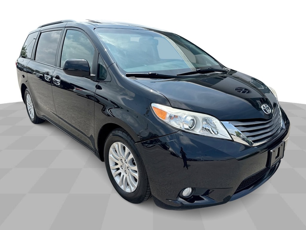 Used 2017 Toyota Sienna XLE w/ Rear Entertainment & Moon Van Passenger Van