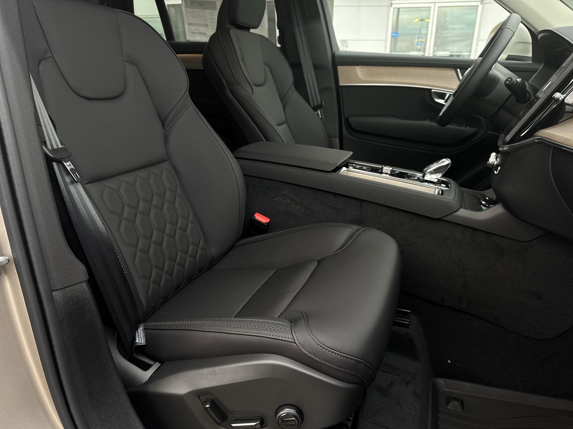 2026 Volvo XC90 Plus - Photo 29