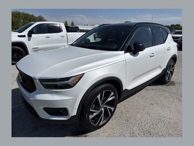 2020 Volvo XC40 T5 R-Design AWD's photo