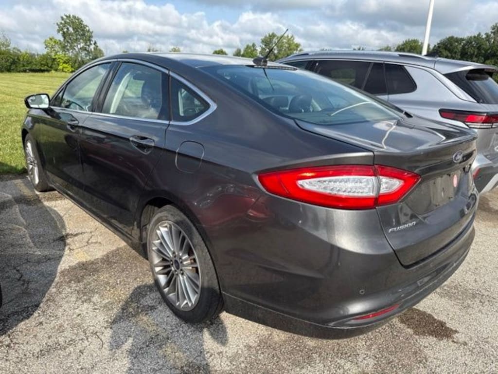 Used 2016 Ford Fusion SE w/ Luxury Pkg & Moon Sedan